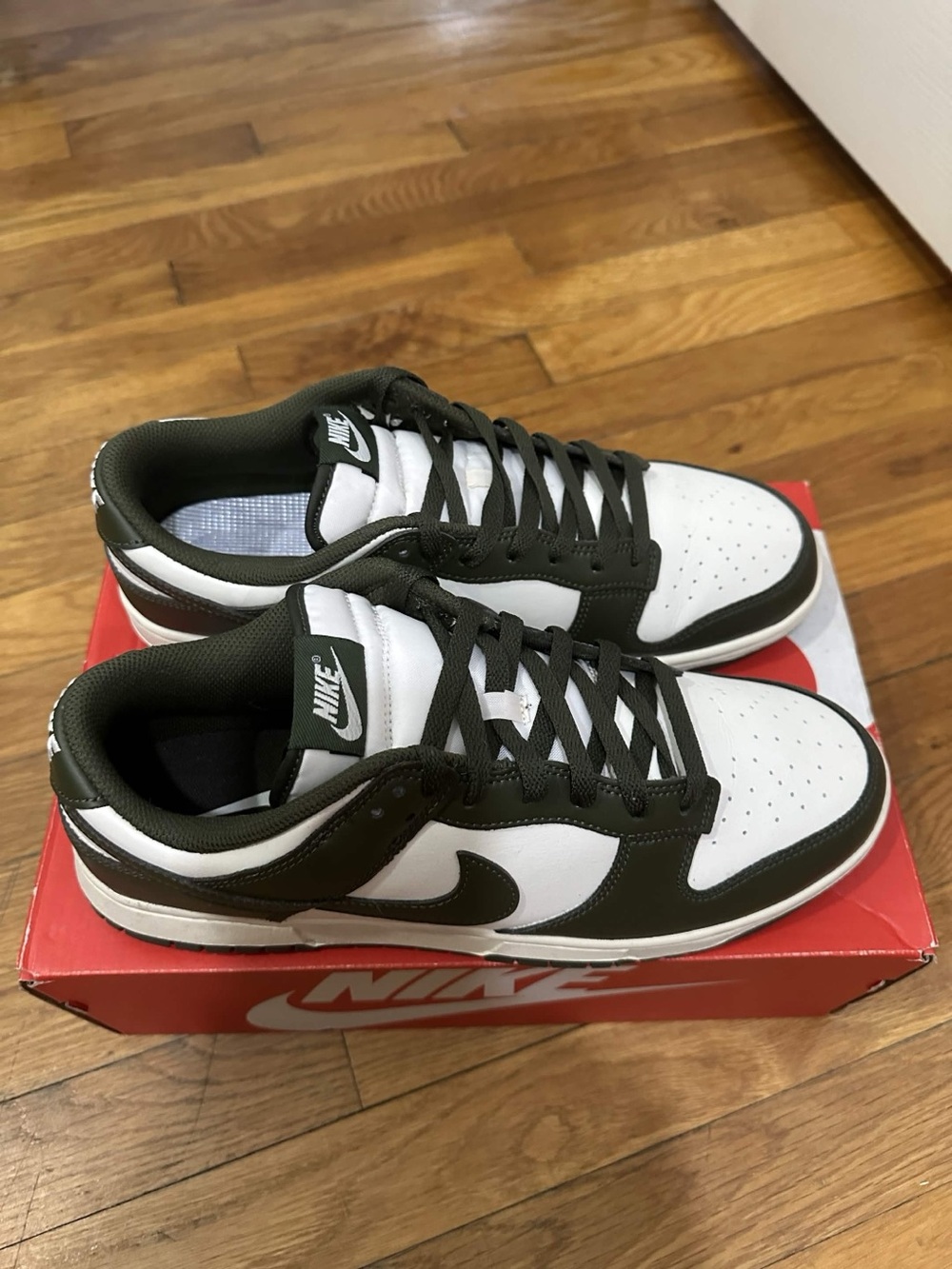 *Used with Defects* Nike Dunk Low Men White Green (HF5441-102) Size 11.5